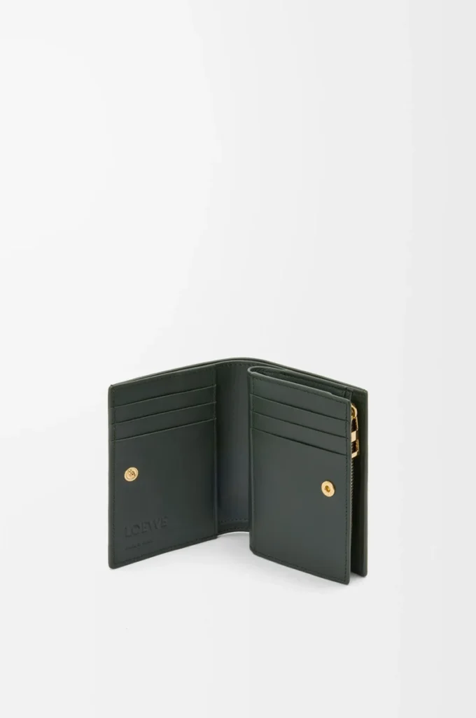 Portefeuille compact Landscape en cuir de veau nappa vert bouteille/ocre