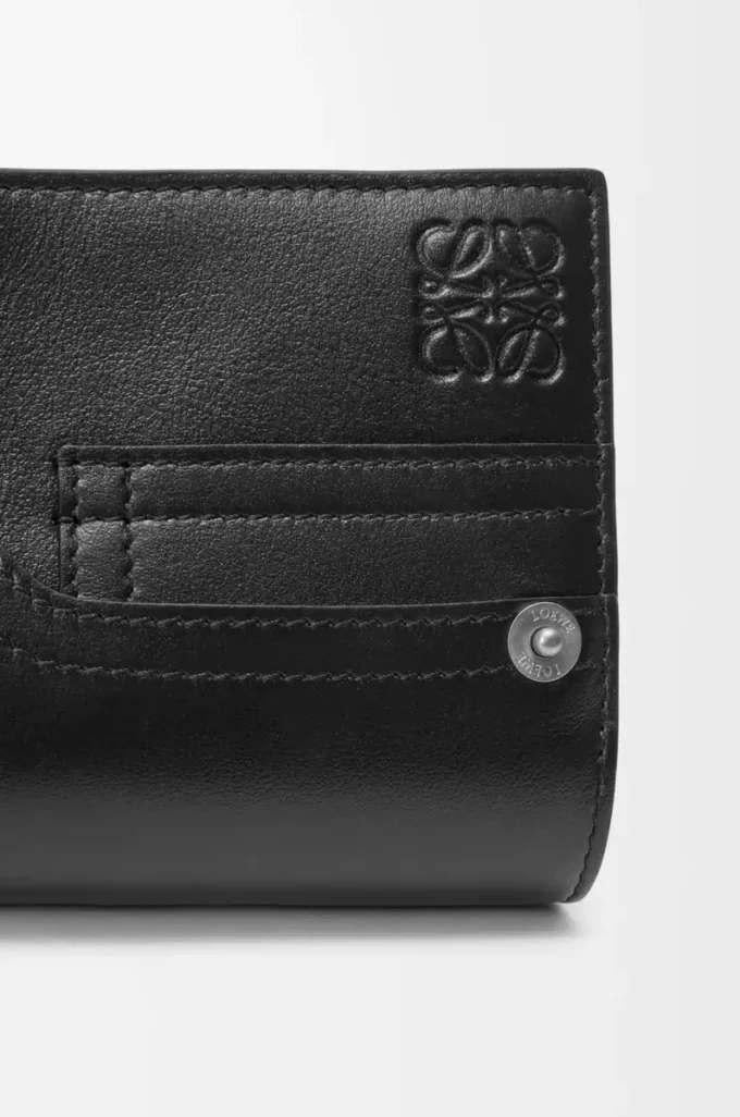 Portefeuille compact Panta en cuir de veau brillant Noir