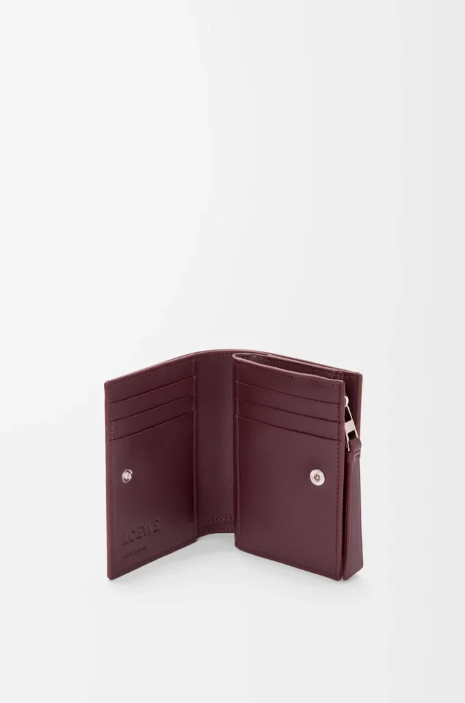 Portefeuille compact Puzzle en cuir de veau classique Frozen/Bordeaux foncé Portefeuille compact Puzzle en cuir de veau classique Frozen/Bordeaux foncé