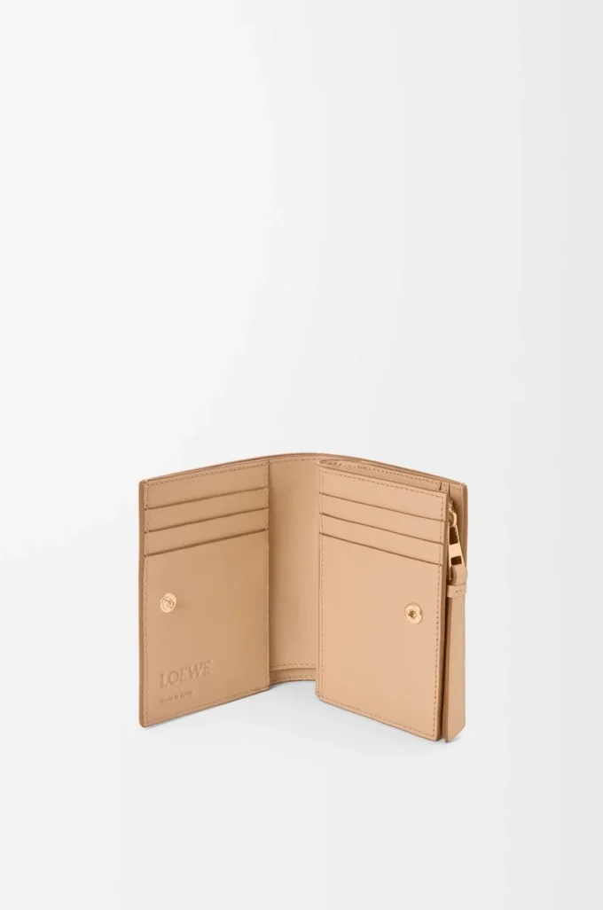 Portefeuille compact Puzzle en cuir de veau classique Ghost/Silky Beige