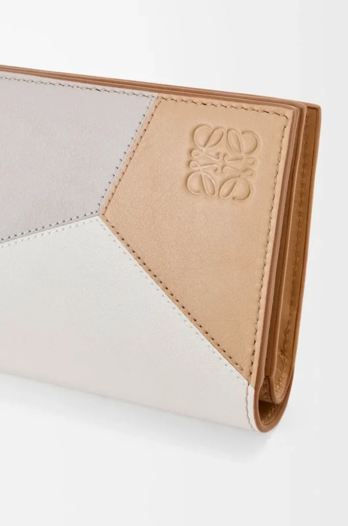 Portefeuille compact Puzzle en cuir de veau classique Ghost/Silky Beige