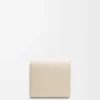 Portefeuille compact à rabat Anagram en cuir de veau grainé Light Ghost