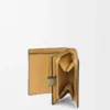 Portefeuille compact zippé en cuir de veau grainé souple Shell Grey/Eucalyptus