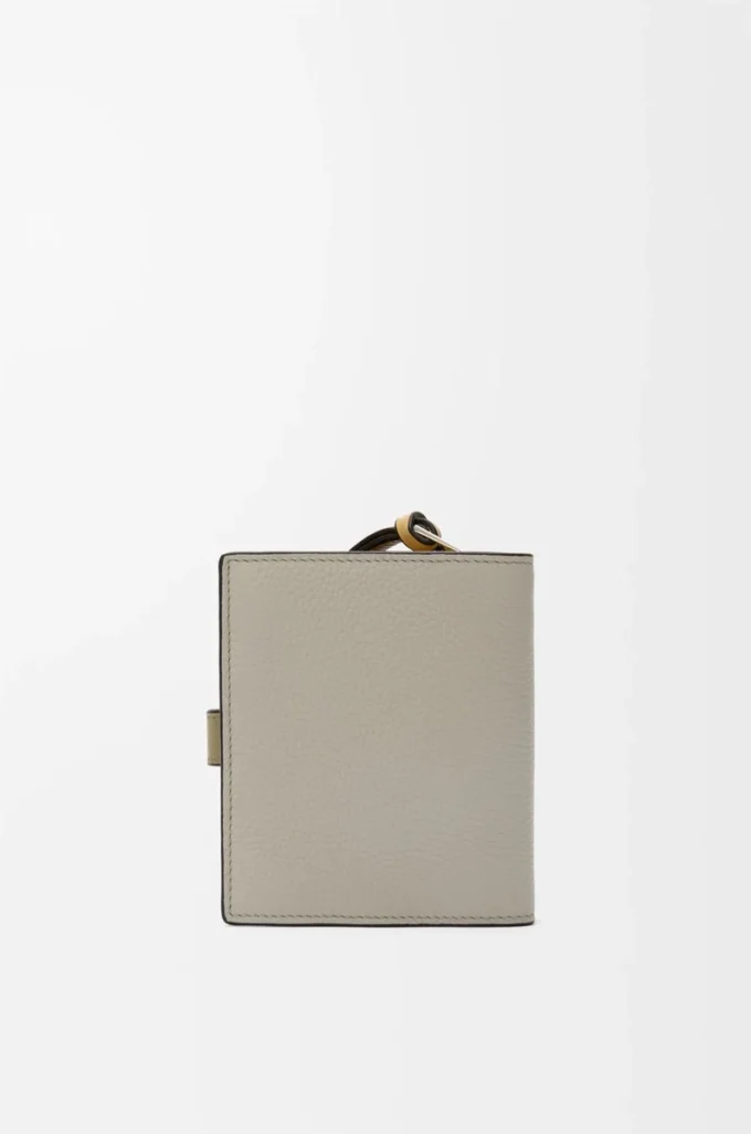 Portefeuille compact zippé en cuir de veau grainé souple Shell Grey/Eucalyptus