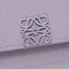 Portefeuille continental Anagram en cuir de veau grainé Dirty Mauve Portefeuille continental Anagram en cuir de veau grainé Dirty Mauve
