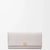 Portefeuille continental Anagram en cuir de veau grainé Light Ghost Grey