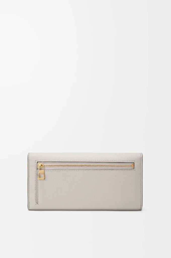 Portefeuille continental Anagram en cuir de veau grainé Light Ghost Grey