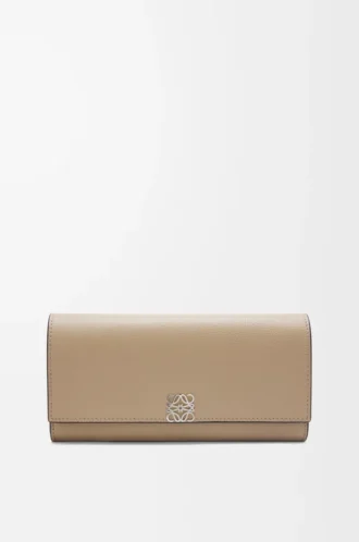 Portefeuille continental Anagram en cuir de veau grainé Sand