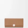 Portefeuille continental Pebble en cuir de veau mini grain Moka