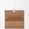 Portefeuille continental Pebble en cuir de veau mini grain Moka