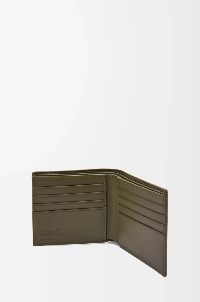 Portefeuille à deux volets en cuir de veau classique texturé Dark Khaki Portefeuille à deux volets en cuir de veau classique texturé Dark Khaki