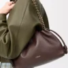 Portefeuille Flamenco moyen en cuir d’agneau nappa souple, couleur marron foncé Portefeuille Flamenco moyen en cuir d’agneau nappa souple, couleur marron foncé