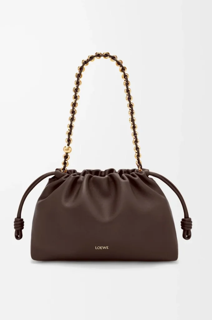 Portefeuille Flamenco moyen en cuir d’agneau nappa souple, couleur marron foncé Portefeuille Flamenco moyen en cuir d’agneau nappa souple, couleur marron foncé