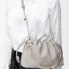 Portefeuille Flamenco moyen en cuir d&rsquo;agneau nappa souple gris coquillage