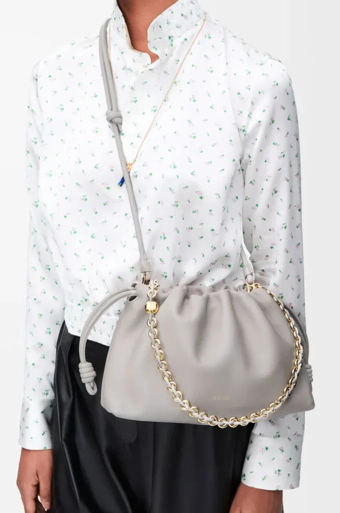 Portefeuille Flamenco moyen en cuir d&rsquo;agneau nappa souple gris coquillage