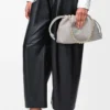 Portefeuille Flamenco moyen en cuir d&rsquo;agneau nappa souple gris coquillage