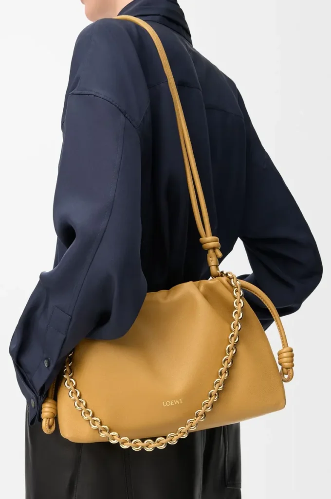 Portefeuille Flamenco moyen en cuir d&rsquo;agneau nappa souple Sahara