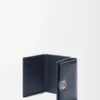 Portefeuille Puffer Anagram à trois volets en cuir de veau nappa brillant Deep Navy
