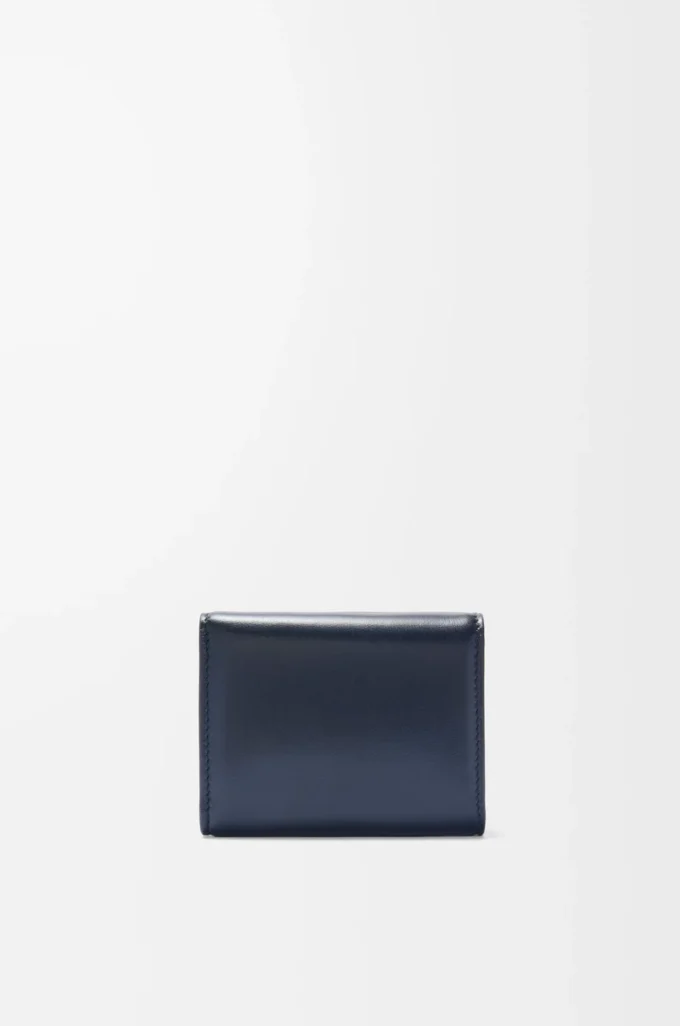 Portefeuille Puffer Anagram à trois volets en cuir de veau nappa brillant Deep Navy
