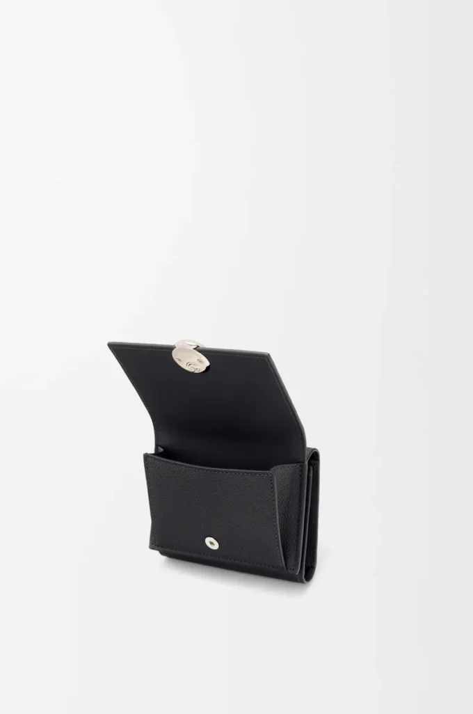 Portefeuille à trois volets en cuir de veau grainé Pebble, couleur Black