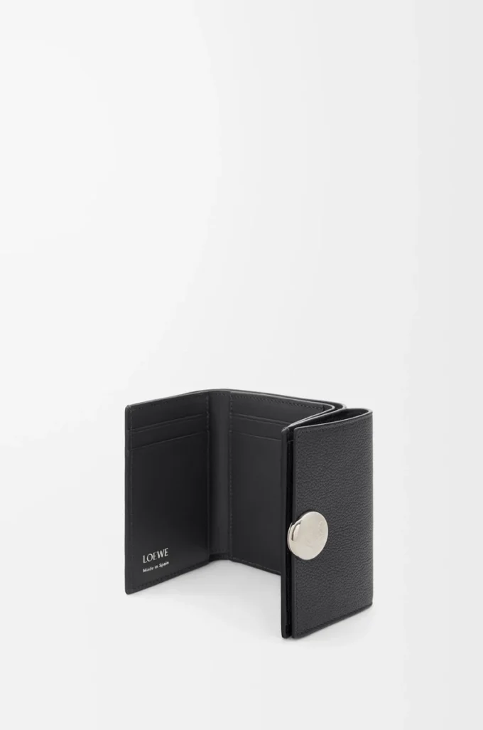 Portefeuille à trois volets en cuir de veau grainé Pebble, couleur Black