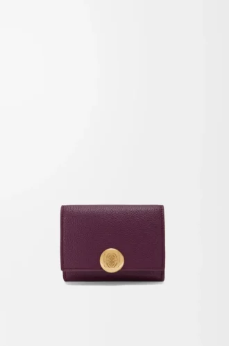 Portefeuille à trois volets en cuir de veau grainé Pebble, couleur Prune