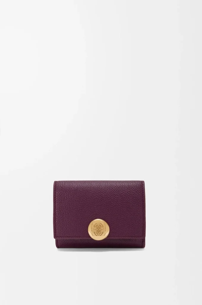 Portefeuille à trois volets en cuir de veau grainé Pebble, couleur Prune