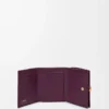 Portefeuille à trois volets en cuir de veau grainé Pebble, couleur Prune