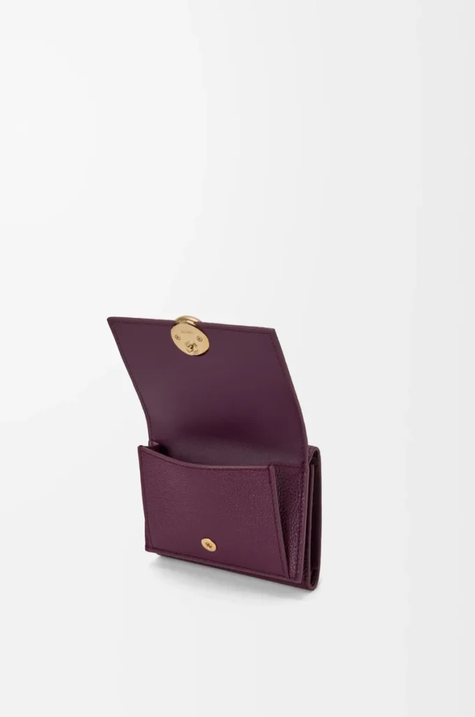 Portefeuille à trois volets en cuir de veau grainé Pebble, couleur Prune