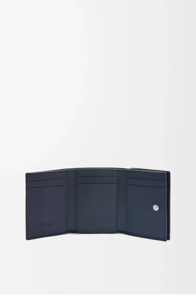Portefeuille à trois volets en cuir de veau grainé souple, bleu marine foncé