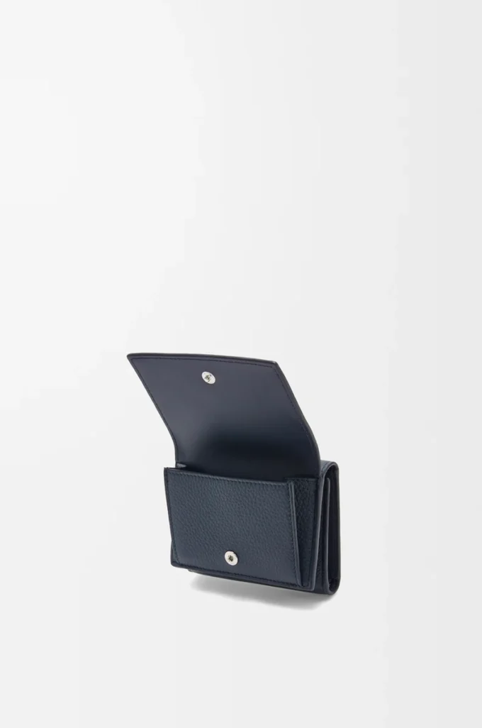 Portefeuille à trois volets en cuir de veau grainé souple, bleu marine foncé