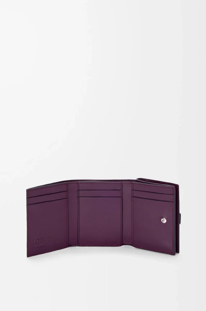 Portefeuille à trois volets en cuir de veau grainé souple Mauve sale/Écureuil Portefeuille à trois volets en cuir de veau grainé souple Mauve sale/Écureuil