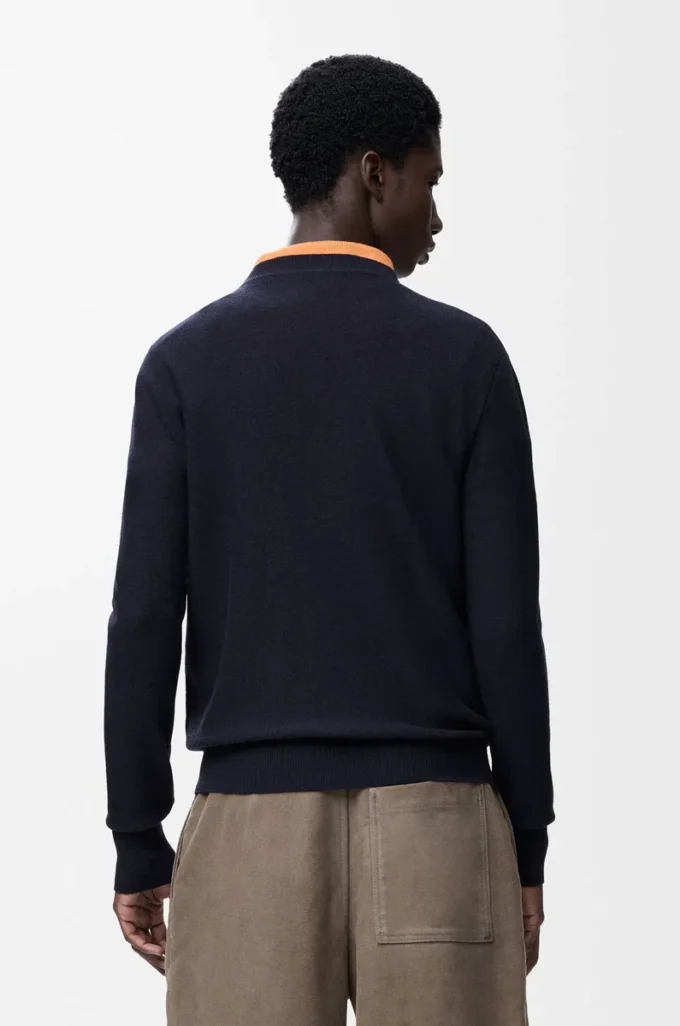 Pull en laine bleu marine foncé