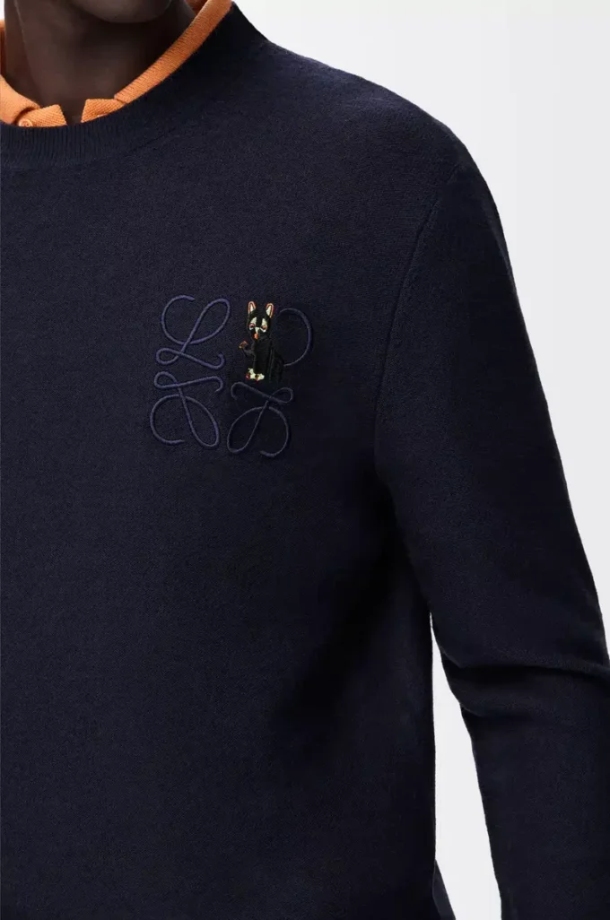 Pull en laine bleu marine foncé