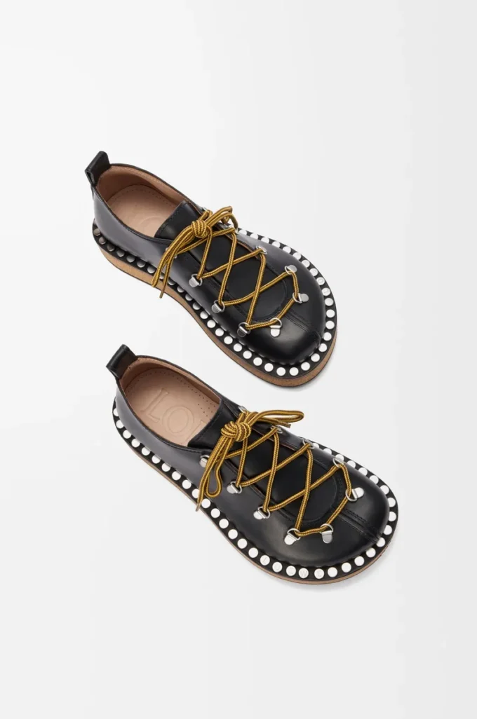 Rivet à lacets en cuir de veau tanné végétal Noir