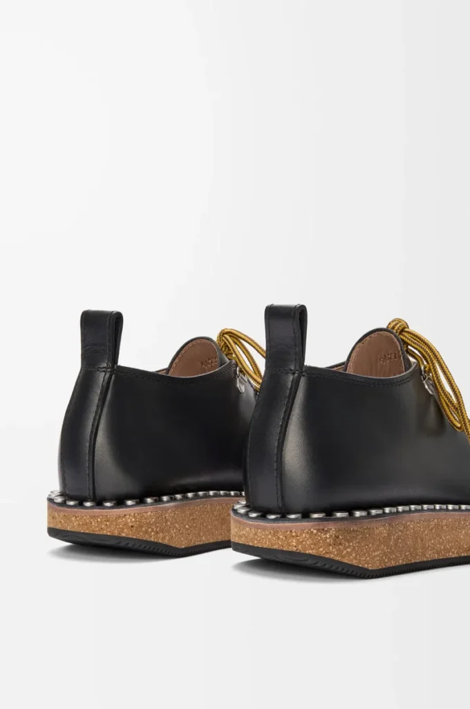 Rivet à lacets en cuir de veau tanné végétal Noir