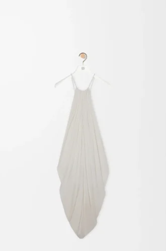 Robe drapée en soie blanche