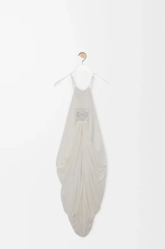Robe drapée en soie blanche