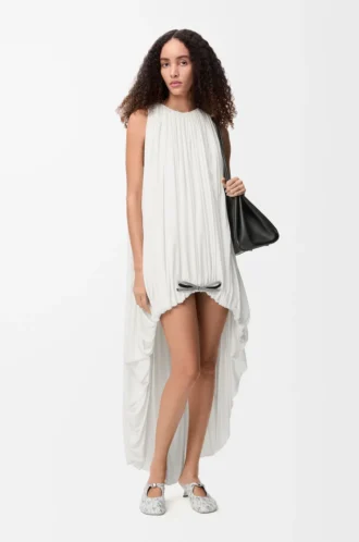 Robe drapée en soie blanche