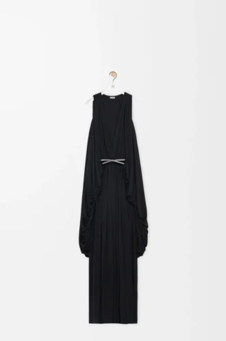 Robe drapée en soie noire