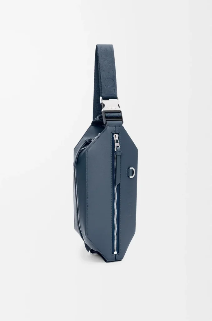 Sac à bandoulière convertible en cuir de veau classique teint indigo