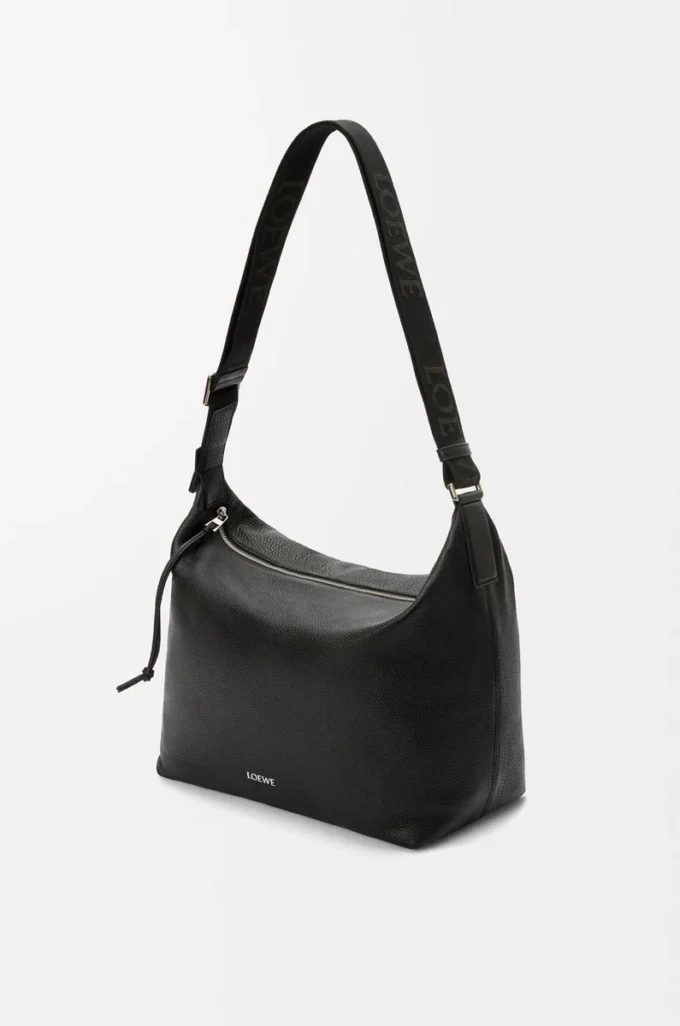 Sac à bandoulière Cubi en cuir de veau grainé souple Noir