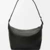 Sac à bandoulière Cubi en cuir de veau grainé souple Noir