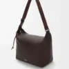 Sac à bandoulière Cubi en cuir de veau grainé souple Oxblood