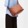 Sac à bandoulière Cubi en cuir de veau lisse et souple et jacquard beige
