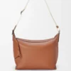 Sac à bandoulière Cubi en cuir de veau lisse et souple et jacquard beige