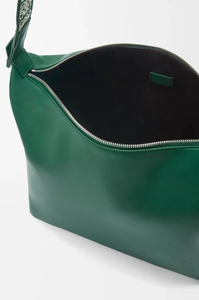 Sac à bandoulière Cubi en cuir de veau lisse et souple et jacquard Evergreen