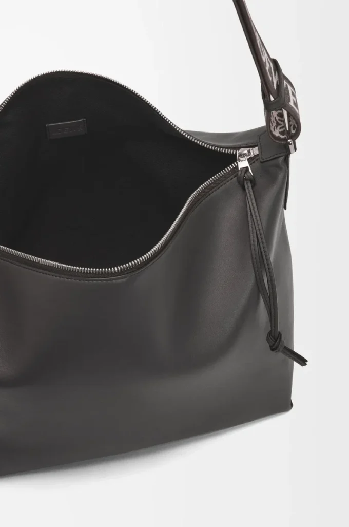 Sac à bandoulière Cubi en cuir de veau lisse et souple et jacquard gris foncé