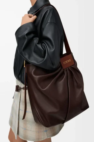 Sac cabas drapé en cuir d&rsquo;agneau nappa souple Dark Chestnut
