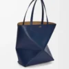Sac cabas XL Puzzle Fold en cuir de veau brillant bleu abysse